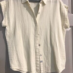 Rails Citron color cool blouse comes in Large made of organic cotton. Button up